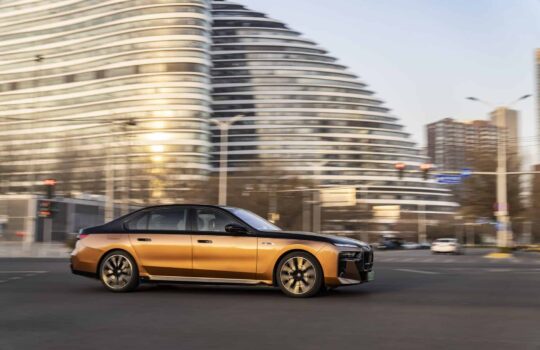 BMW M760Le lộ diện tại Trung Quốc trước facelift