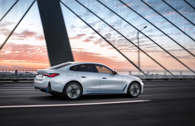 Dòng xe thuần điện BMW i4 có ưu đãi tương đương 10% giá trị xe. Ảnh: BMW