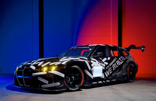 BMW M3 Touring 24H: trò đùa Cá tháng Tư thành xe đua thật